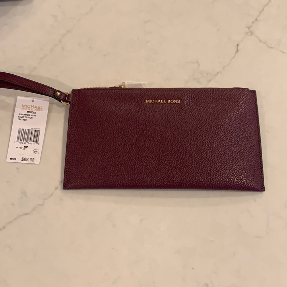 Michael kors lg zip clutch NWT